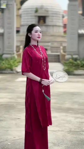 🧨🧨Cứ mặc áo dài vào là thấy mình dịu dàng hơn một chút 💖#ÁoDàiTết #ĐồTruyềnThống #ÁoDàiCáchTân #ÁoDàiĐẹp #Tết2025    