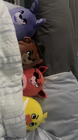 Don’t let me go into Five Below alone a PSA #fnaf #fnaf2 #fivenightsatfreddys 