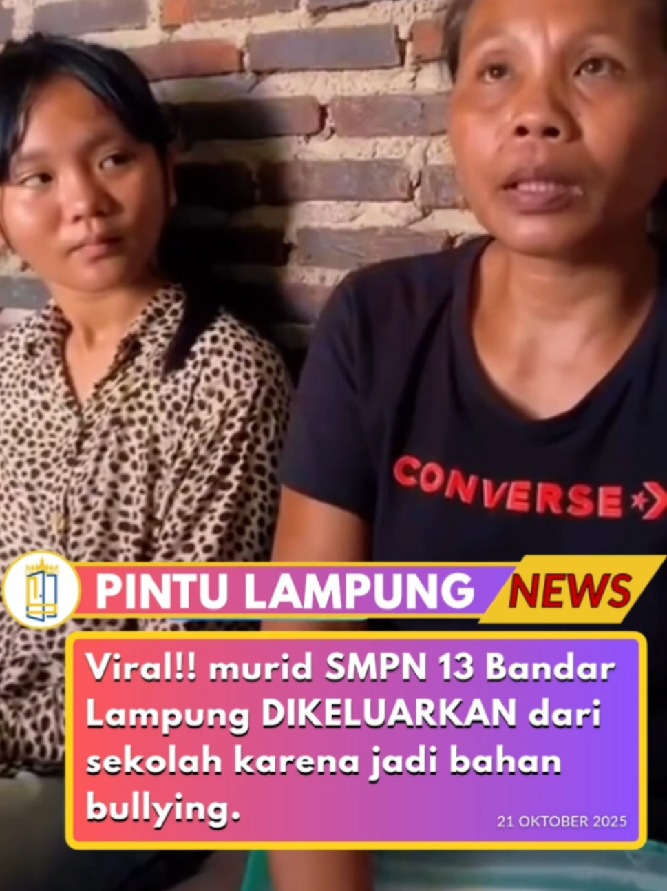 Ironi dunia pendidikan! 🚨 Gina Dwi Sartika (16) terpaksa putus sekolah di SMPN 13 Bandar Lampung karena tak henti di-bully sebagai 'anak pemulung'. Sejak 2023, hinaan terhadap latar belakang ekonomi keluarganya membuat mental Gina anjlok. Kisah pilu ini mempertanyakan peran sekolah dalam melindungi siswa dari bullying dan stigma kemiskinan. Gina kini hanya tinggal bersama ibunya, seorang single parent pemulung. Sudah saatnya kita serius melawan bullying di sekolah! Apa pendapatmu? #bullying #bandarlampung #smpn13bandarlampung #pemulung 