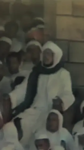 Al-Sayyid Muhammad bin 'Alawi al-Maliki al-Hasani (1944–2004). Beliau adalah seorang ulama Sunnah terkemuka di peringkat antarabangsa dari Arab Saudi, khususnya di kota suci Makkah. #syekhmuhammadalawialmaliki #ulamamekah #fyp #bismillahfyp #makkahalmukarramah 