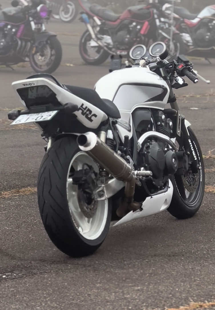 最初ピント合ってないけどかっこいいから許して #cb400sf #バイク #fypシ #バズれ #fyp 