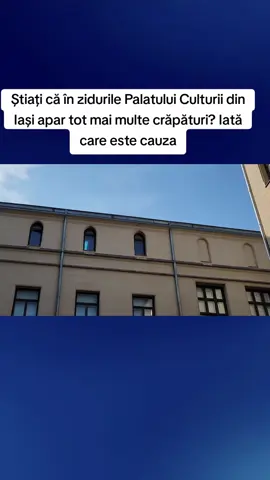 Palatul Culturii din Iași a fost finalizat în 1925 iar jumătate din el a fost construit pe fundația de piatră a vechiului palat administrativ. Cealaltă jumătate din clădire a fost construită fără fundație subterană, doar pe un 'pat'  de pământ bătătorit. Potrivit reprezentanților muzeului m, în această parte a palatului au apărut fisuri mari în zidurile interioare cât și la ferestrele de la fațada principală, spre bulevardul Ștefan cel Mare. #iași❤🇷🇴 #judetuliasi🇷🇴 #stiri #ziarulxpress #iasi 
