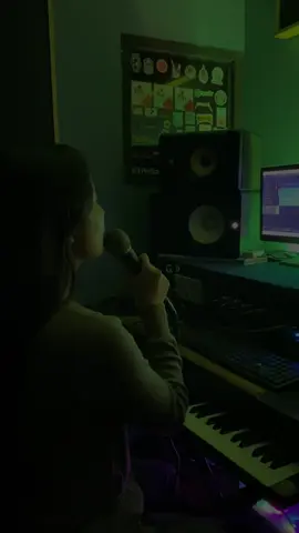 Hujan+bias ate mesui💔 . . 🎹🎙️: @EM Studio Rcrd  #fyp #lagukaro #kalakkarotiktok #kalakkarohitz #kalakkaro 