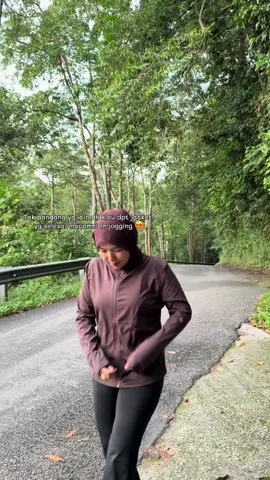 Pestime beli dpt jenis loose sllu fit melekat kt bdn😁😁#jacketjogging#joggingoutfit#joggingjacket#jackethiking#yogajacket 