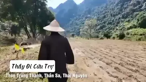 Thầy Thích Minh Thiền đi cứu trợ 