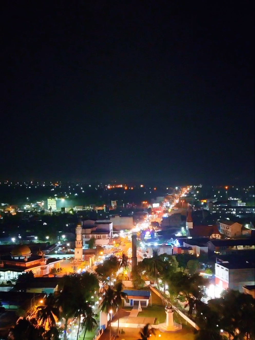 keindahan kota lubuk pakam saat malam hari, tepatnya di lapangan segitiga lubuk pakam deli serdang sumatera utara.  #fyp  #drone  #traveling  #deliserdang 