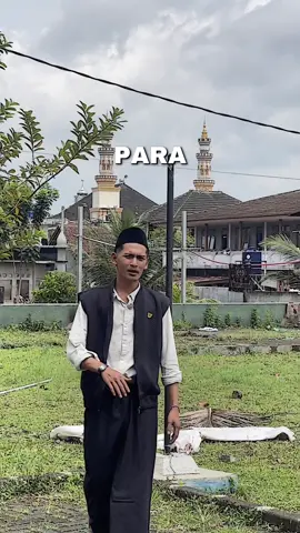 #CapCut selamat hari santri.. cara terbaik menjawab yang meremehkan adalah membuktikan.. MUSUH bukanlah dia / mereka, tapi kebodohan yang ada dalam diri kita #jangtypoy #fyp #pesantren #santri #sarungan 