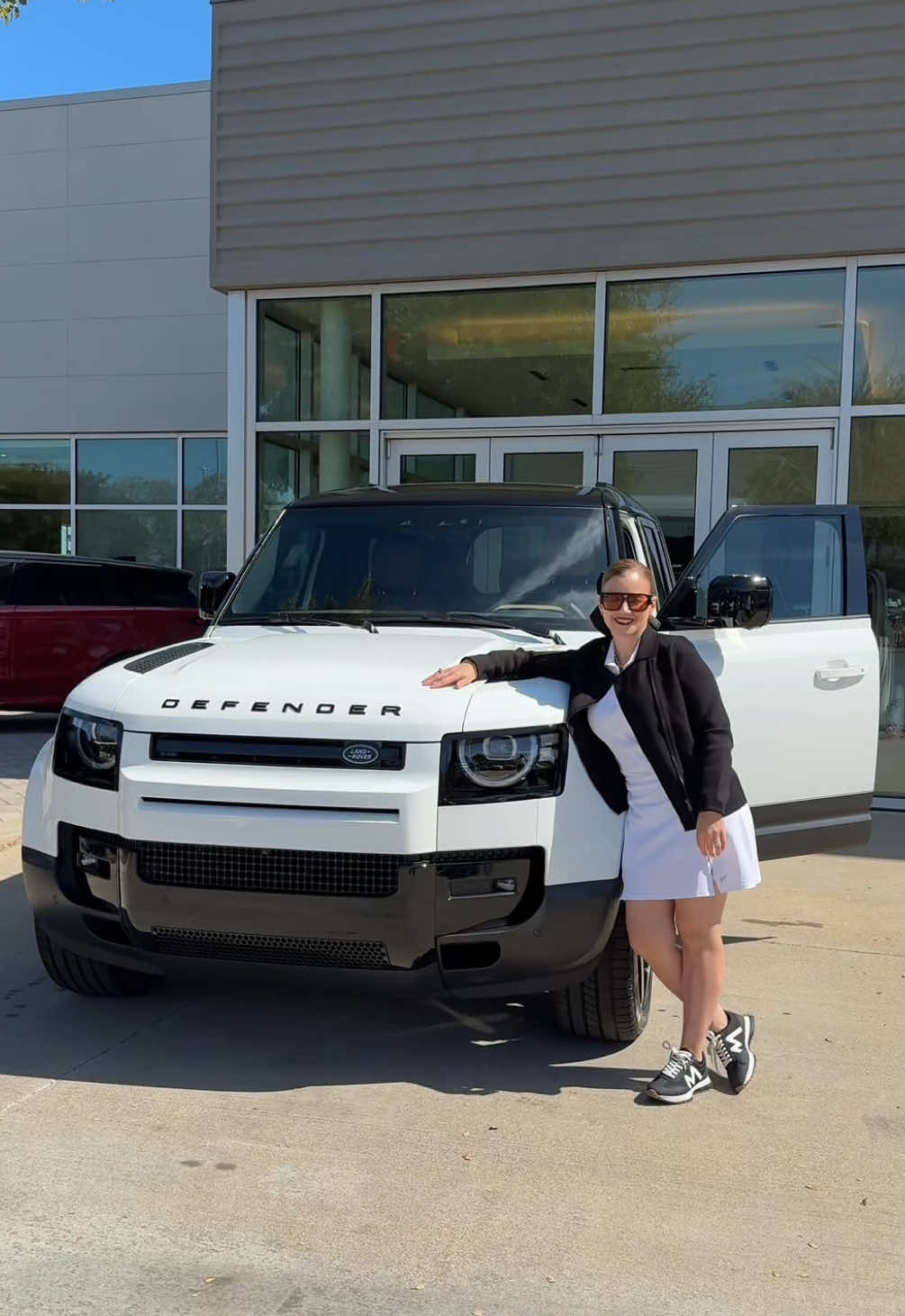 pov: your mom deserves the world🌎 ❤️✨ Te amo mami @karlaskitchenofficial 🫂 @Range Rover @Defender @ParkPlaceDealerships #rangerover #defender #dreamtruck #dfw #newcar 