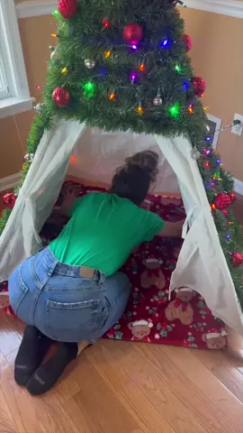 New way to decorate a Christmas tree! 🎄 #christmastree #christmas #holidaydecor #fyp #kids 