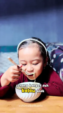 Ada yang anaknya GTM juga, pusing bgt kan, Bun? 😅 Udah cobain berbagai macam makanan tapi tetep aja ditolak… Sampai akhirnya aku nemuin solusi dari @Hellospoon 🍲 Sekarang anakku lahap banget makannya, BB juga naik terus tiap bulan! 🥰 Kaldu tulang dari Hello Spoon ini rasanya gurih alami, tinggi nutrisi, dan aman banget buat MPASI ❤️ ✨ Praktis banget — tinggal seduh aja pakai air hangat, tanpa MSG, gula, atau garam. ✨ Kaya kolagen, vitamin, dan mineral yang bantu pencernaan anak jadi makin sehat. Pokoknya Hello Spoon ini solusi MPASI andalan aku! 🙌 #HelloSpoon #ResepMPASI #BoneBroth #MPASIhomemade #MPASI6bulan