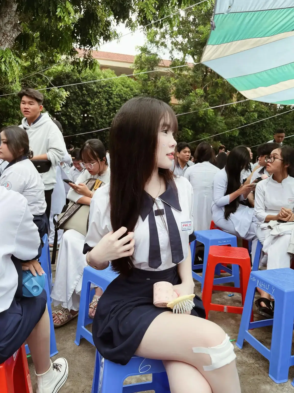 cô thắm còn học mà...#hocsinh