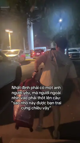 Nhất định phải có một anh người yêu, mà người ngoài nhìn vào phải thốt lên câu: