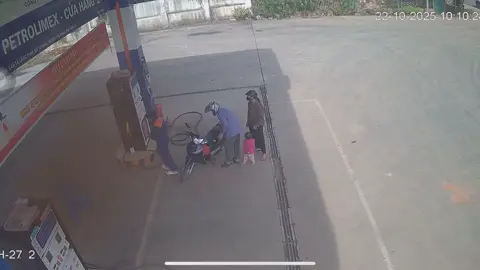Mùng một sớm mai mùng hai đi ship vợ cho vị khách vào bơm xăng xong đi luôn quên cả vợ đuổi theo gần chục km mà vẫn không biết là vợ chưa lên xe.🥲 #xuhuongtiktok #xedovietnam #xuhuong 