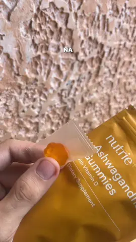 🌿 Ashwagandha: Natural stress killer & muscle booster 💪 #Ashwagandha #MuscleGrowth #NaturalTestosterone #fyp 