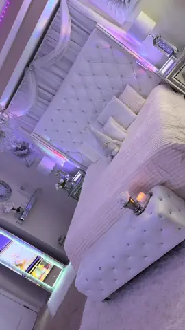 Bedroom Decor 🫶🏻🤍 #paratiiiiiiiiiiiiiiiiiiiiiiiiiiiiiii  #bedroom #fyp #aesthetic #pink