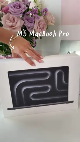 M5 MacBook Pro #m5macbookpro #macbookpro #appleunboxing #techtok 
