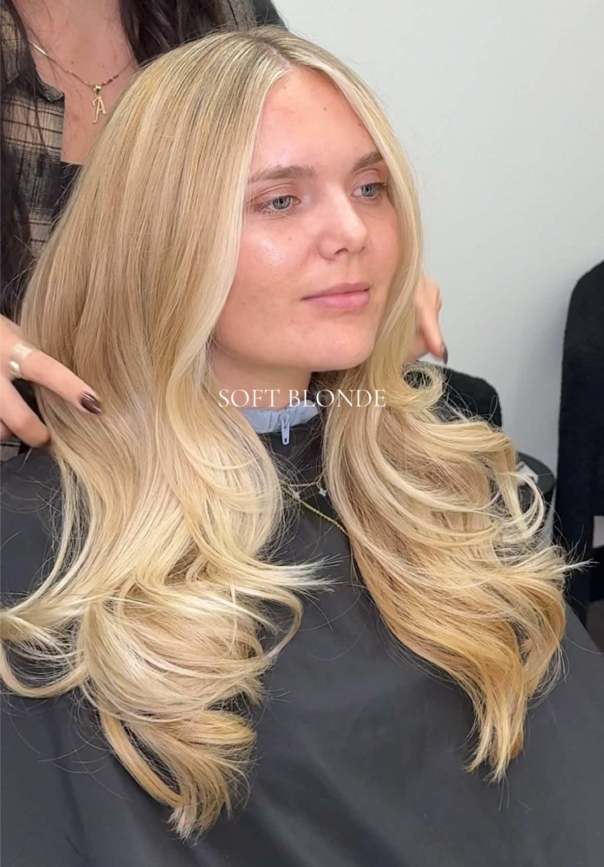 Obsessing over this soft blonde ✨   Details:  @Wella Professionals #blondorplex @Redken Pro #shadeseq global gloss 9g 9nb 9n  @babylissprousa styling 2 inch curler @Kenra Professional blow dry mist  @Redken brushable hairspray  #tampahair#tampablondespecialist#blonde#hairtok#tampahairsalon#trending#hairtransformation#blonde
