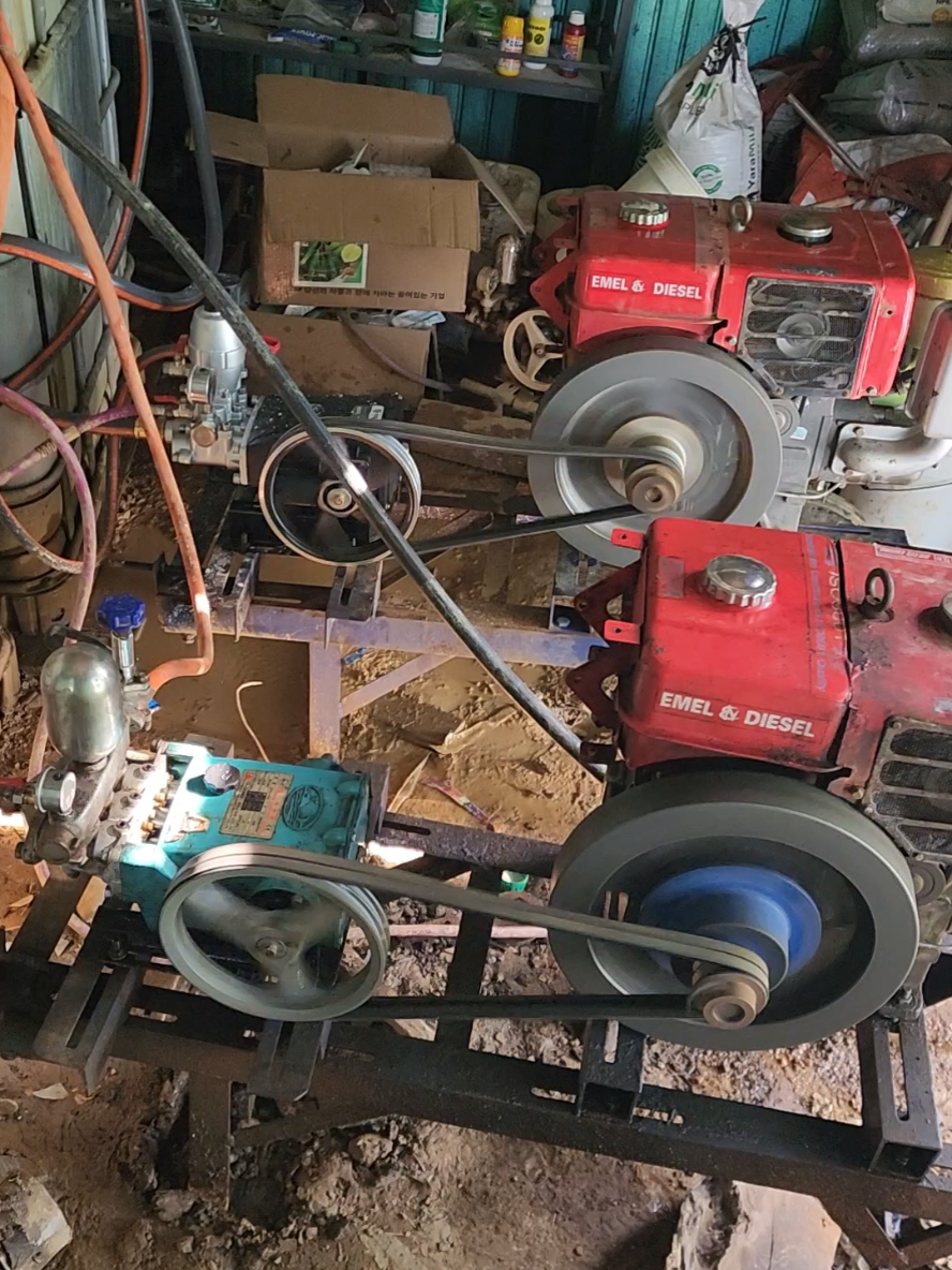 Phun thuốc sầu riêng vườn em cỡ này các bác cỡ nào!!