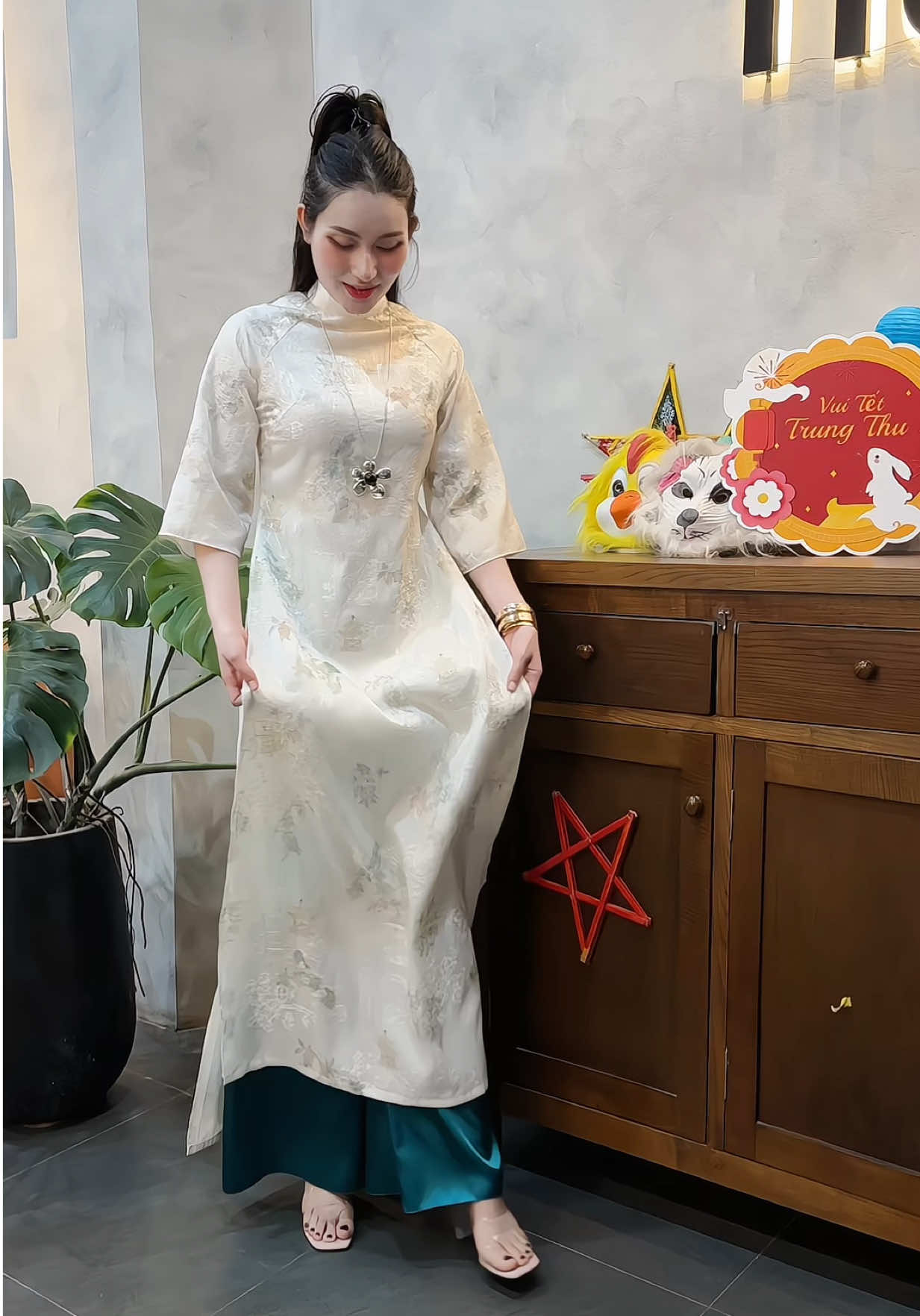 Áo dài đẹp thế này thích lắm #aodaidep #aodaitruyenthong #aodaicachtan #aodainu #aodaicuoi 