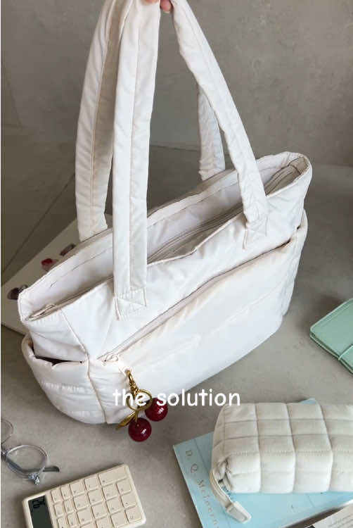 Kerja makin stylish pakai tote bag dari BAGSMART 💼 Desain-nya minimalis tapi muat laptop & barang harian ✨ #bagsmart #tas #crossbodybag #tote #tastotebag #bagsmartid 