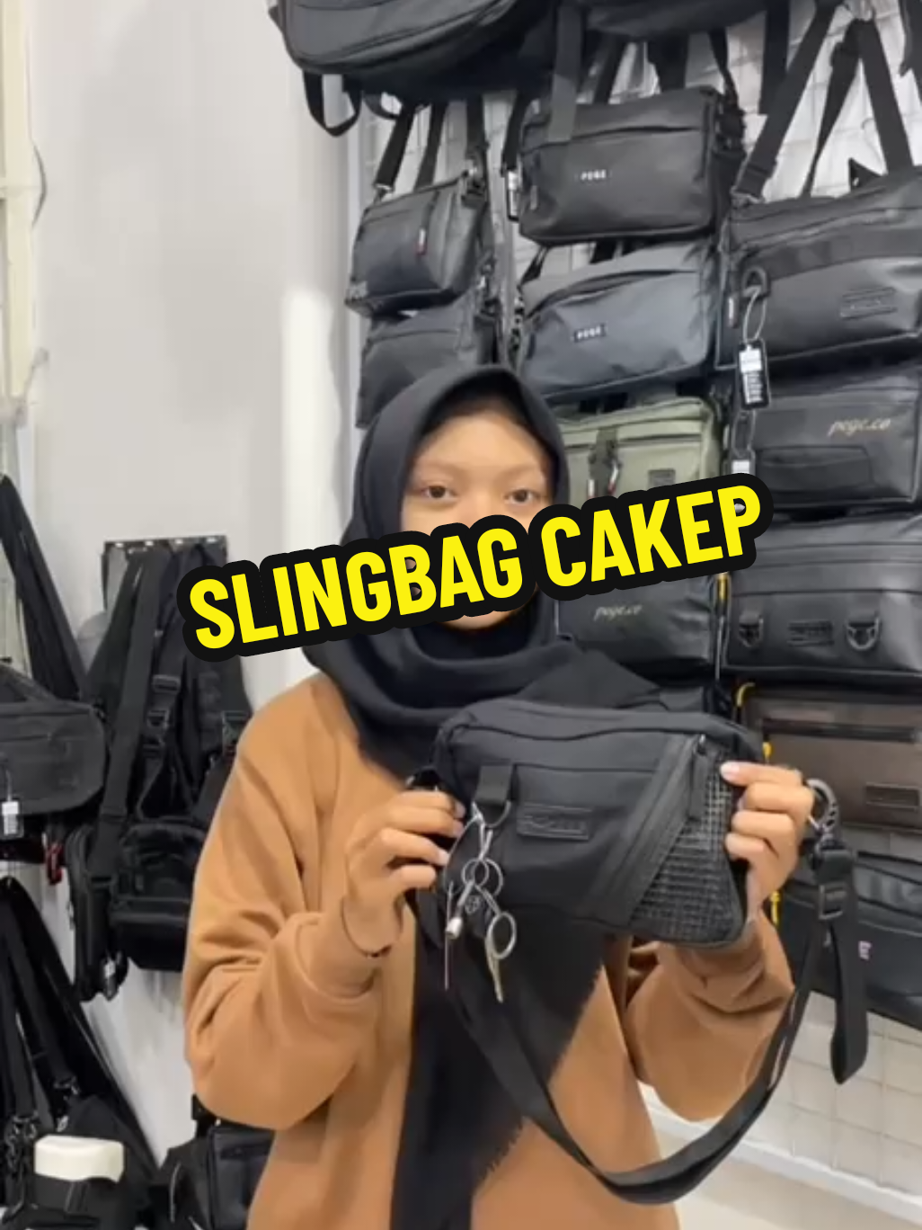 Biar kemana pun tetep keren, yuk dapetin tas slempang ini sebelum sold out! #tas #tasslingbag #tasselempang #slingbag 