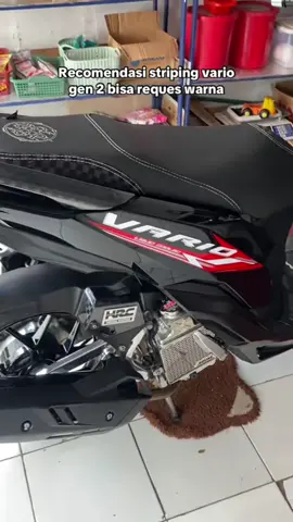 Striping vario gen 2 emang secakep ini 😍#vario #vario125 #oemlook #stripingcustom #stripingvario 