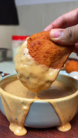 Ayam goreng rangup 😎 Bahan-bahan : (Sos dipping) -plain yogurt  -mayonnaise -black pepper  -bawang holland -sriracha -jus lemon -ayam -tepung garlic spicy aroma #ayamgorengalakfc #ayamgoreng #resepisimple #resepimudah #ayamgorengrangup