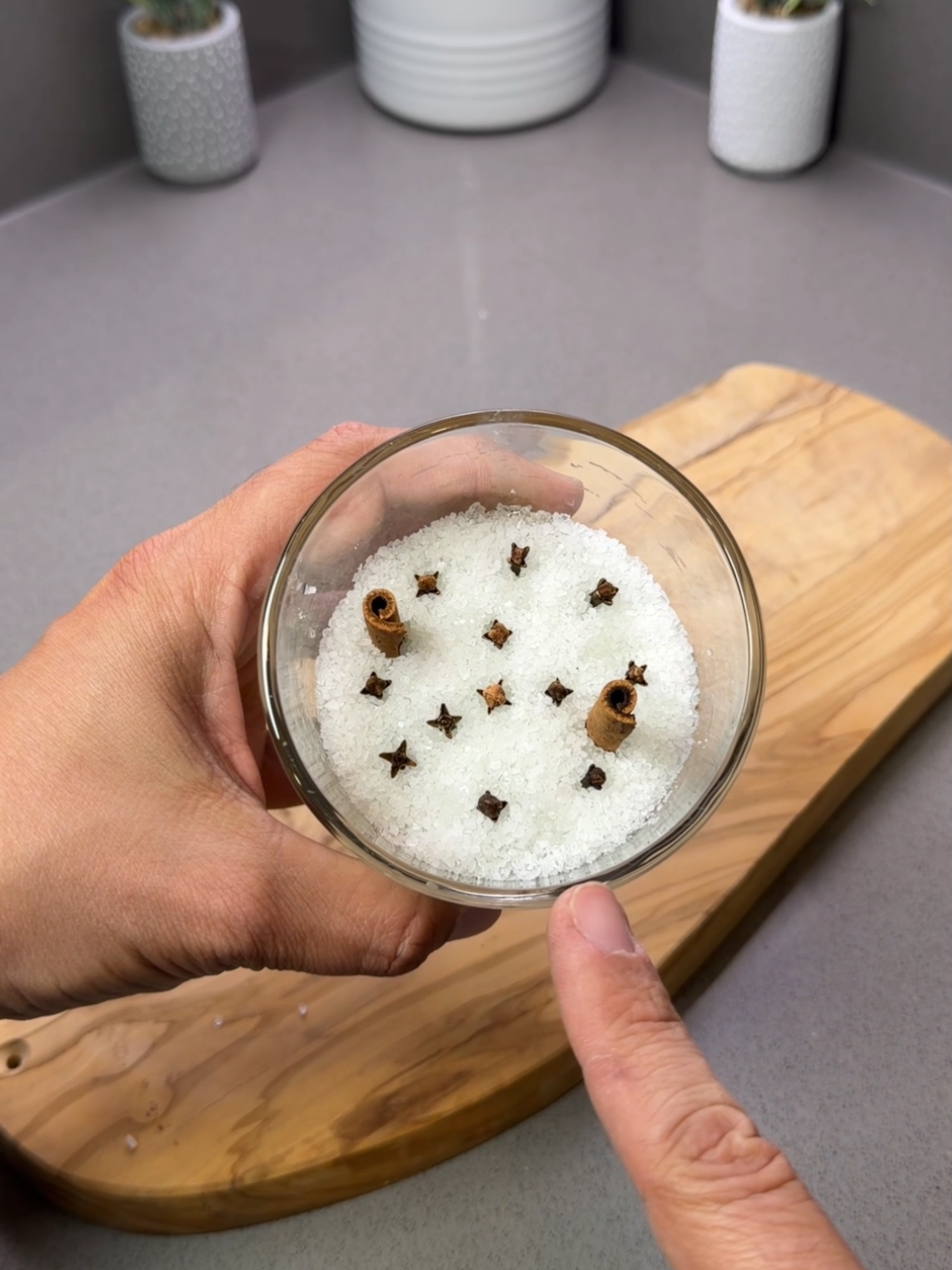 Your house will never smell bad again after this! #airfreshener #aromatherapy #tips