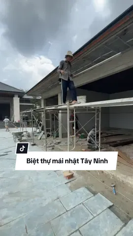 Siêu phẩm nhà mái nhật sân vườn dần lộ diện.#bietthuvuon #nhadep #bietthusanvuon #nhamainhat #bietthudep 