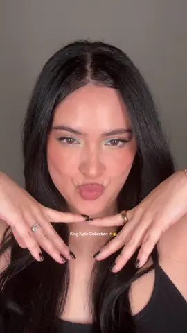 Give me more of the @Kylie Cosmetics King Kylie collection ⚡️ 👑    Products: King Kylie eyeshadow palette  King Kylie loose powder highlighter  “Kylie Jenner lips” lip kit    #kyliecosmetics #kingkylie #makeuptok #kyliejenner #makeup 