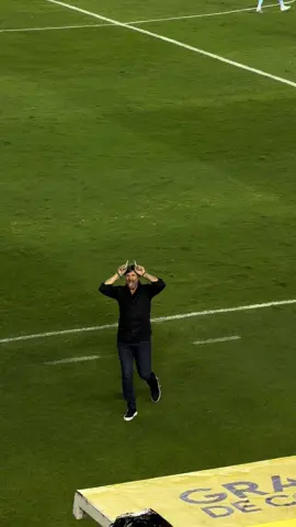 Así se despiden Cristante y afición aguila… #homerorp #viral #aguilasdelamerica #ligamx 