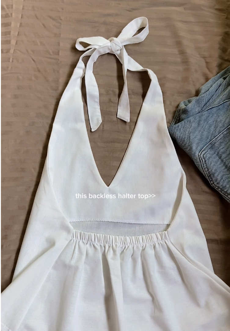 inlove with this halter top❤️‍🔥 #OOTD #haltertop #backlesstop #backlesshaltertop #christmaspartyoutfit 