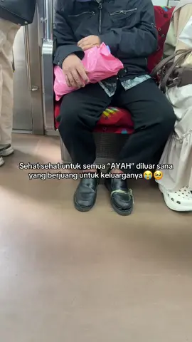Terima kasih dan doa yang terbaik untuk bapak di video dan semua ayah yang bekerja untuk keluarga nya semoga berkat dan rezeki nya berlimpah 🥹😭 ga berhenti nangis liatnya😭😭😭😭 #fyppppppppppppppppppppppp #ayahhebat 