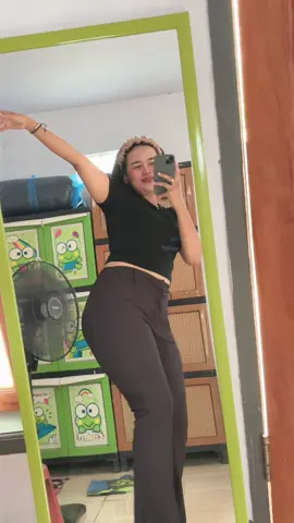 Selamat siang… jangan lupa bahagia ,, #bakolkopicantik #singlemom #warungkopimbakrina #kencong 