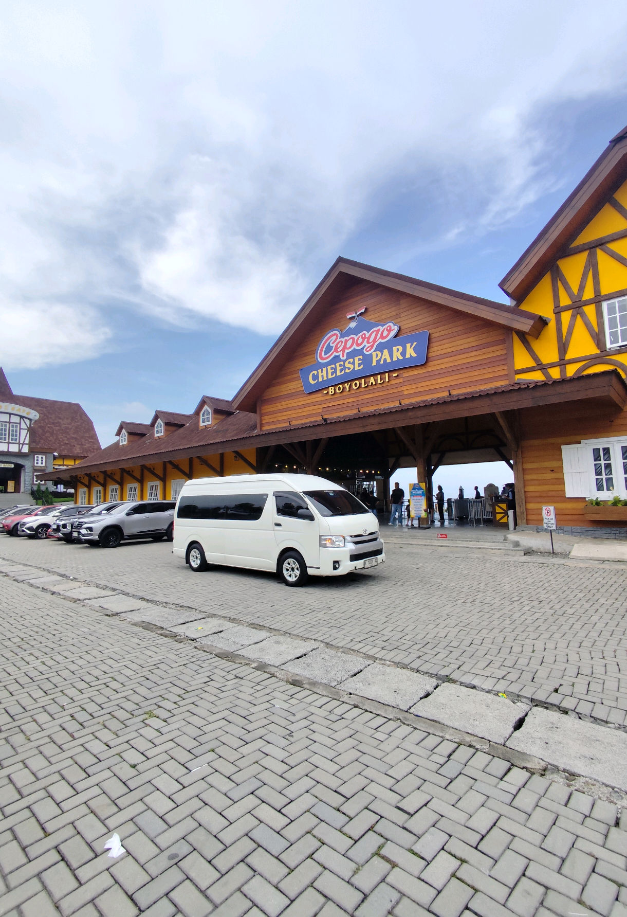 mengandung iklan ya kak😁 reserv silahkan dm ya kak📲 #savaratour #rentalmobiltembalang #sewamobilsemarangmurah #hiacesemarang #piknik 