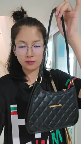 #กระเป๋าสะพายไหล่ #กระเป๋า #กระเป๋าสะพายข้าง #กระเป๋าแฟชั่น #กระเป๋าสะพาย 