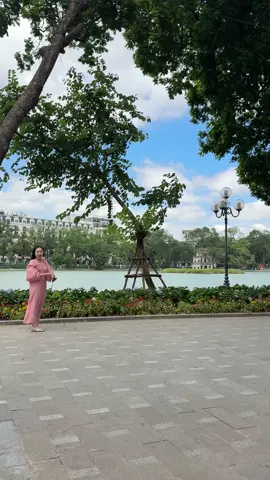 Hà Nội hôm nay thời tiết se lạnh. Không khí tuyệt vời tranh thủ tận hưởng thui😘
