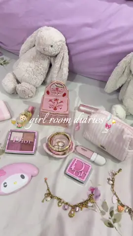 wya? on my bed ofc! 😁🎀🪽#shabbychic #girlytok #pinterest