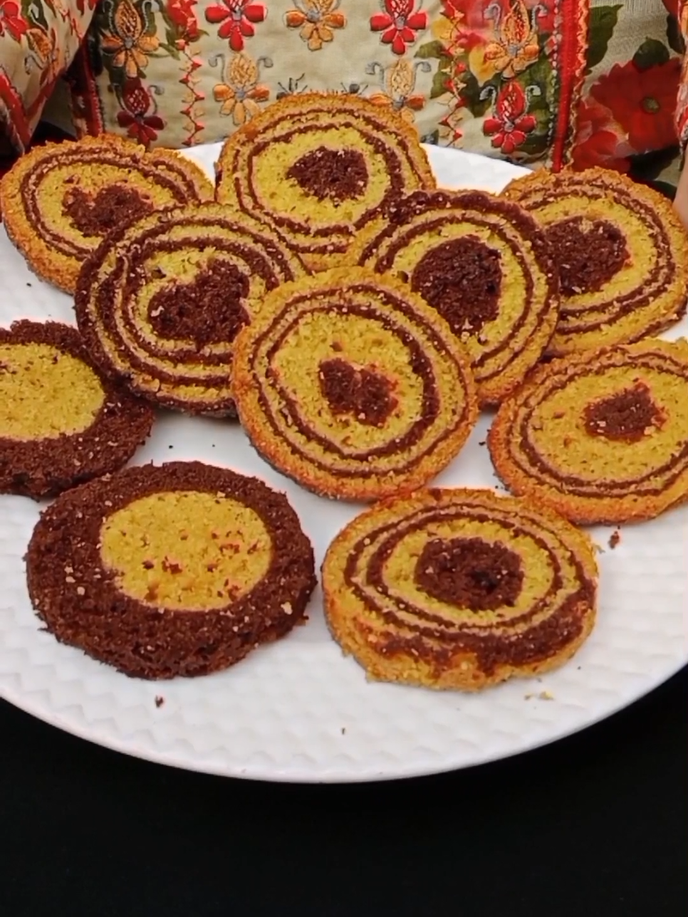 Marble Cupcake Recipe Without Oven | Cupcake Banane ka Tarika | Soft Cake Recipe | Cake Recipe #cupcake #marblecupcake #crispybook #EasyRecipe #cakerecipe 