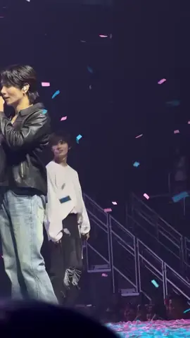 Junhui dengan dunianya ✨️#seventeen #jun #austin #day1 #foryou 