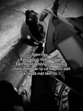 Năm nay... Xảy ra quá nhiều chuyện  Đến nỗi tôi không còn nhìn rõ  chính mình tàn tạ cỡ nào, chỉ biết  là tôi đã mệt lắm rồi..! #story #datnho_2804 #xuhuongtiktok 