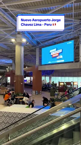 Nuevo Aeropuerto Internacional Jorge Chávez Lima - Perú 🇵🇪  Estos son los interiores del nuevo aeropuerto, luego de pasar el control de equipajes en los scaners y el migratorio, todo esto es muy tedioso debido a la cantidad de personas que viajan cada día, después de ello te espera una larga caminata hacia tu puerta de embarque, así que os recomiendo no distraerse y acudir bien pronto a su sala de espera, ya que no desearas perder tu vuelo ✈️ #todoelmundo #aeropuerto_jorgechavez #viajerosporelmundo #foruyou #turismoperu 