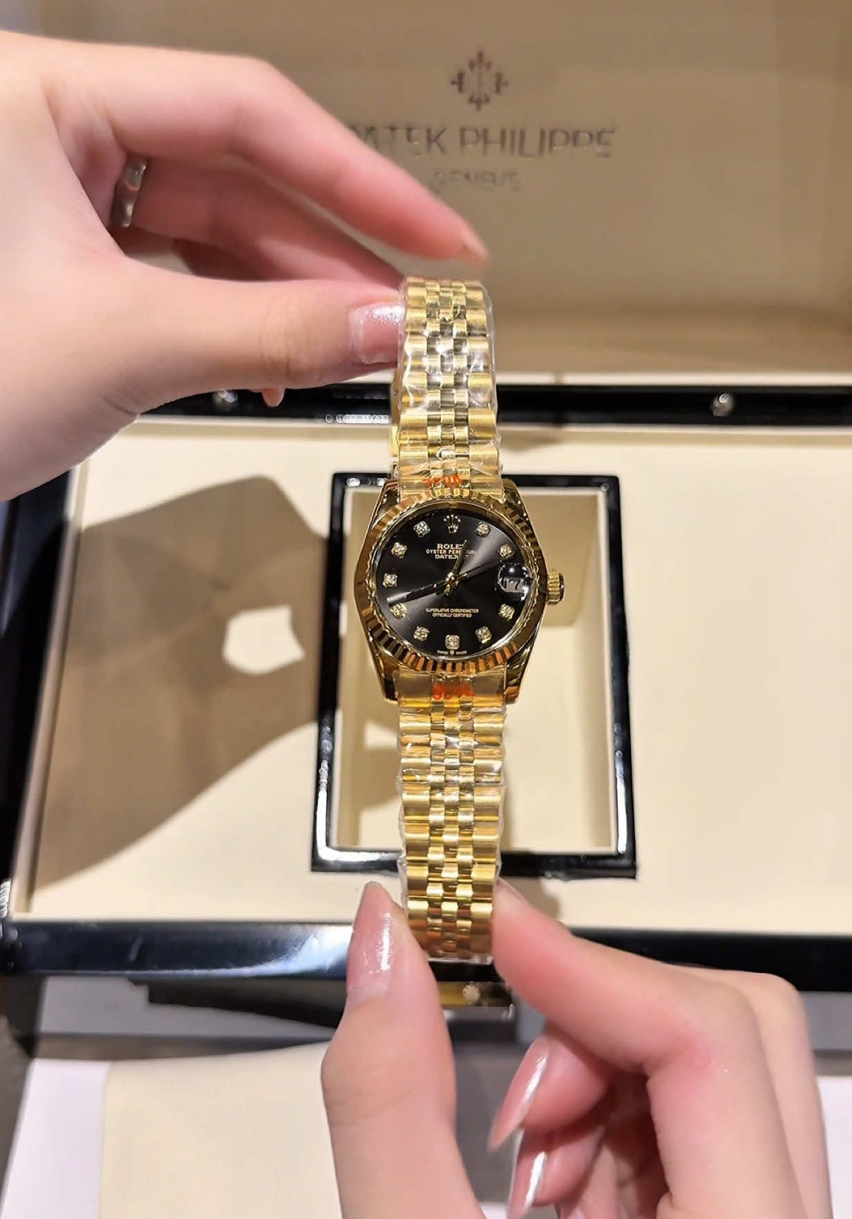 Vỏ vàng Gold sang trọng mặt đen huyền bí lên tay đẹp lắm ạ😝#xuhuong #xuhuongtiktok #donghodep #nghiendongho #donghonu 