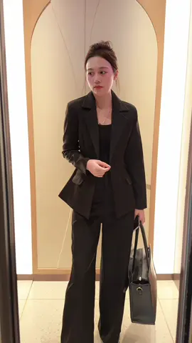 Lương 5 trịu nhưng gu ăn mặc của tôi kiểu… 👜🤦🏻‍♀️ #lamerci #blazer #thoitrangcongso #xuhuong #homnaymacgi 