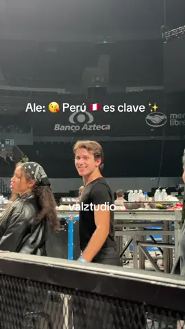 [ESP] Y por el debut de Santos Bravos, después del concierto de LE SSERAFIM en México tuve la oportunidad de ver a nuestro cuy ganador 🇵🇪😭 #santosbravos #alejandroaramburu #hybelabels 