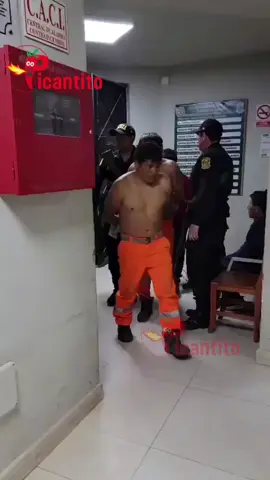 🕊️ #Huancavelica | INDIGNACIÓN Y DOLOR EN TAYACAJA 👉 Las autoridades informan sobre la captura de tres sujetos que serían los presuntos asesinos de una joven madre y su bebé en el distrito de Surcubamba. Un crimen que ha conmocionado a toda la región y que exige justicia sin contemplaciones. ⚖️ Ojalá este caso no quede en la impunidad. La sociedad huancavelicana pide castigo ejemplar y mayor seguridad en nuestras comunidades. 📍Información en desarrollo. #JusticiaParaLasVíctimas #Tayacaja #Surcubamba #Huancavelica 