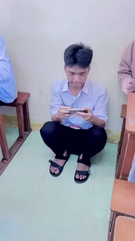 ủa tưởng ai cũng nghiện game chứ tarr