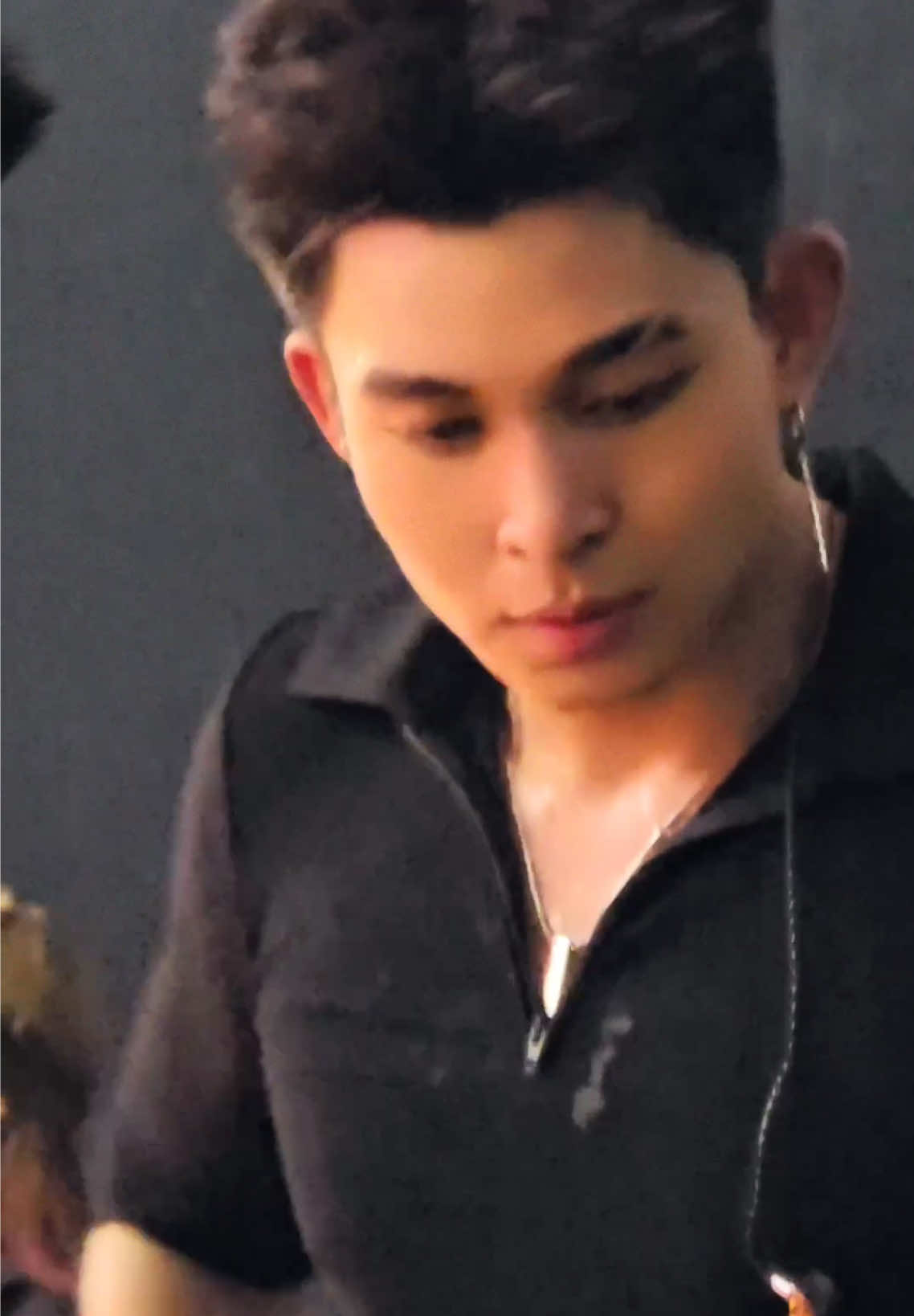 Đứng từ xa ngắm nhìn anh Jun 🫣 @Jun Pham #JunPham 