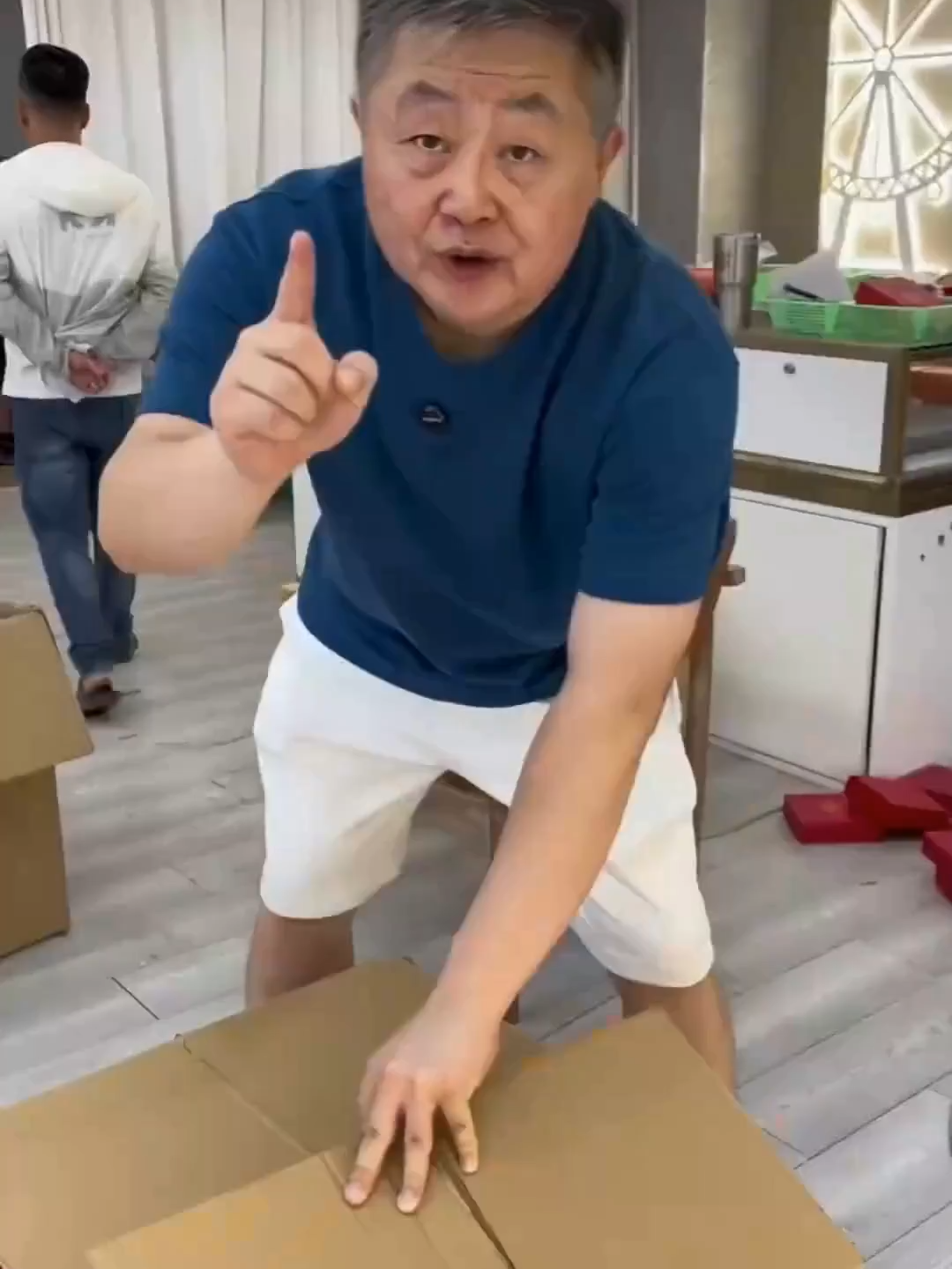 สร้อยคอลูกบลูน้อย สง่างาม เหมาะสำหรับทุกสไตล์ และเป็นสินค้าพิเศษฤดูหนาว - ฝน ค่ะ. เมื่อใส่บนนั้น จะดูเรียบง่ายและสูงคลาส! 🍁🎗️💎