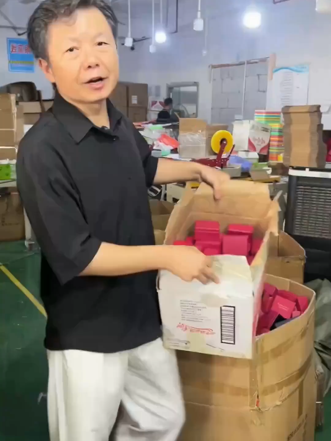 สร้อยคอลูกบลูน้อย สง่างาม เหมาะสำหรับทุกสไตล์ และเป็นสินค้าพิเศษฤดูหนาว - ฝน ค่ะ. เมื่อใส่บนนั้น จะดูเรียบง่ายและสูงคลาส! 🍁🎗️💎